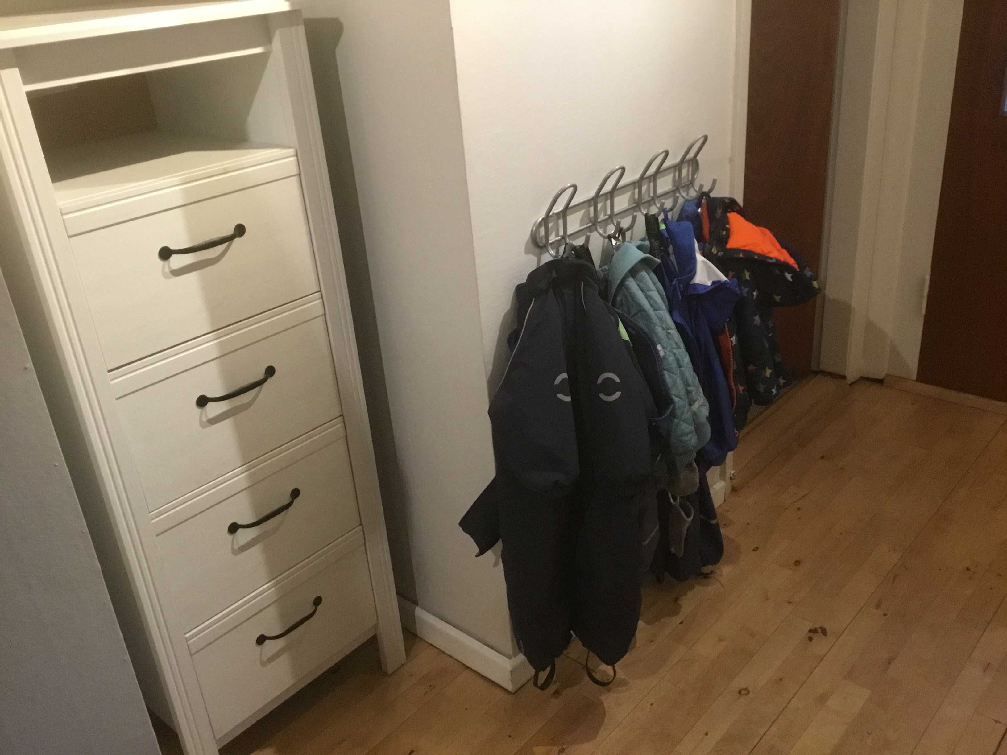 Garderobe med overtøj